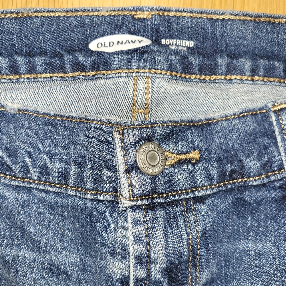 Old Navy Mid Rise Boyfriend Jeans - Picture 4 of 7